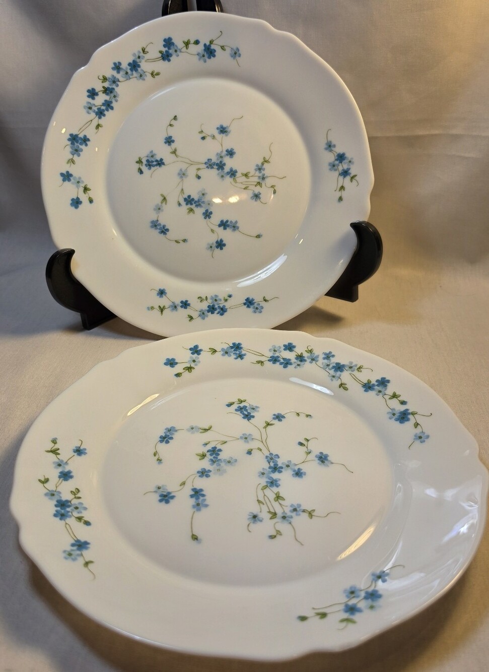 Vintage Arcopal France Veronica Dinner Plates Set of 2 Scalloped Blue Flowers 10
